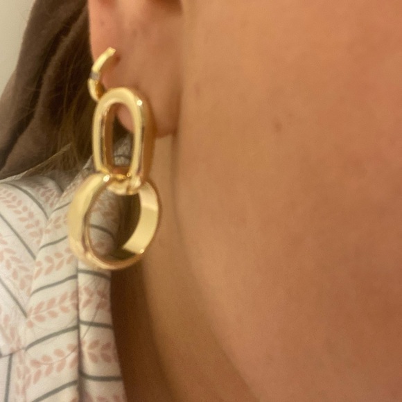 True to Form Gold Metal Hoop Earrings – Chic & Minimalist Design - Picture 4 of 4